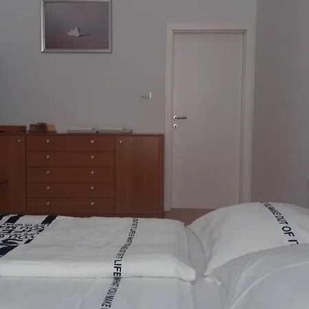 Erik Apartman *